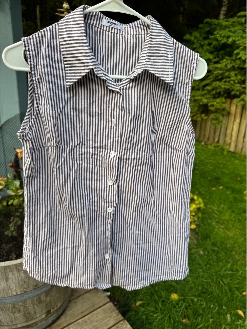 Zeagoo Sleeveless Brown and White Striped Button-Up Blouse Size S